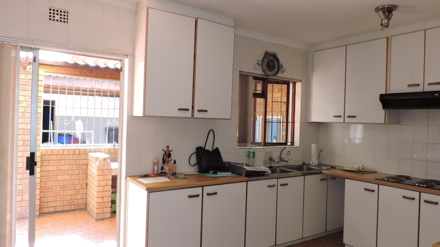 5 Bedroom Property for Sale in Glenlilly Western Cape